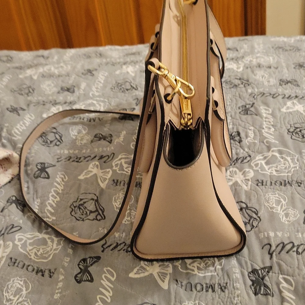 Beautiful Michael Kors pink Selma leather bag - Picture 3 of 8